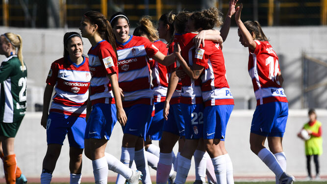 Las jugadoras del Granada celebran un gol en el choque ante el Tacuense