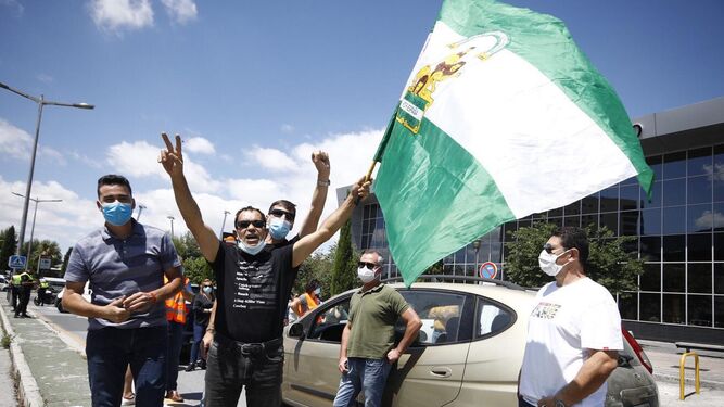 Concluye la manifestación exprés de los agricultores de la Costa con retenciones en la Autovía de Granada