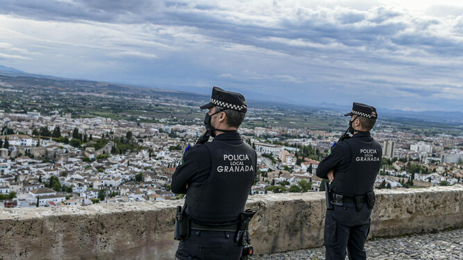 Agentes de la Policía Local de Granada.