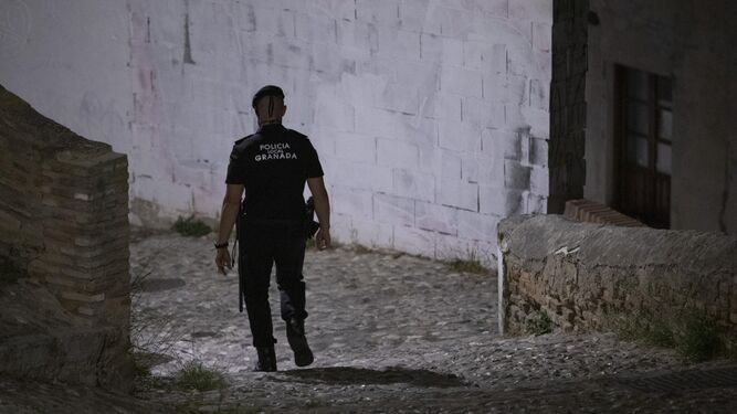 Fotos de la patrulla nocturna de la Polic&iacute;a Local de Granada en fase de desescalada