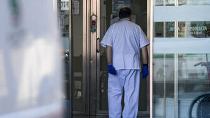 El SAS contratará a 89 sanitarios en Granada para mantener los circuitos Covid hasta octubre