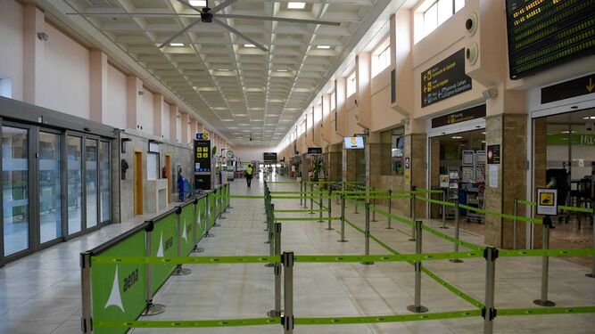 Aspecto de la terminal del Aeropuerto de Granada esta mañana