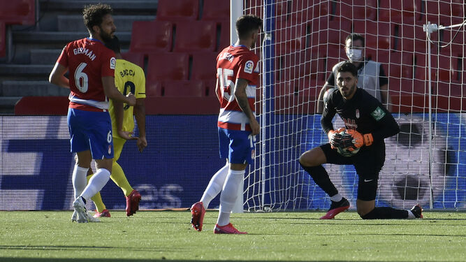 Rui Silva atrapa el balón durante el partido ante el Villarreal