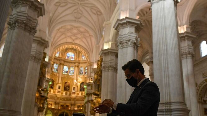 Las fotos de la misa en la Catedral de Granada por los fallecidos por el coronavierus