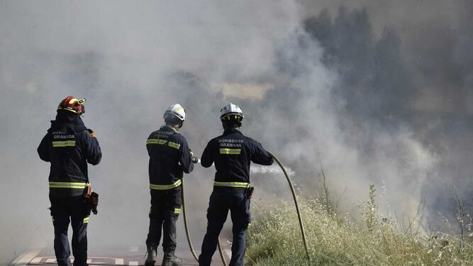 Impactantes im&aacute;genes del incendio junto a Kin&eacute;polis Granada