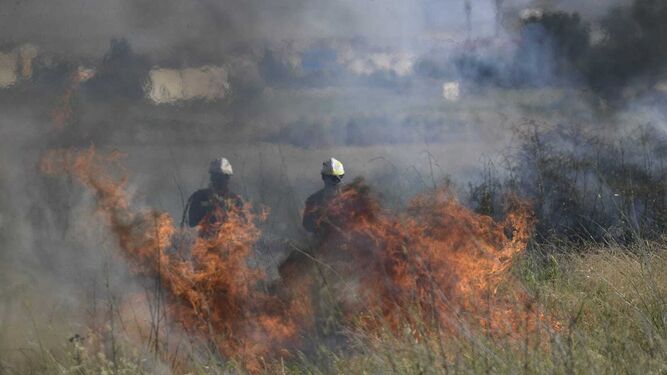 Impactantes im&aacute;genes del incendio junto a Kin&eacute;polis Granada