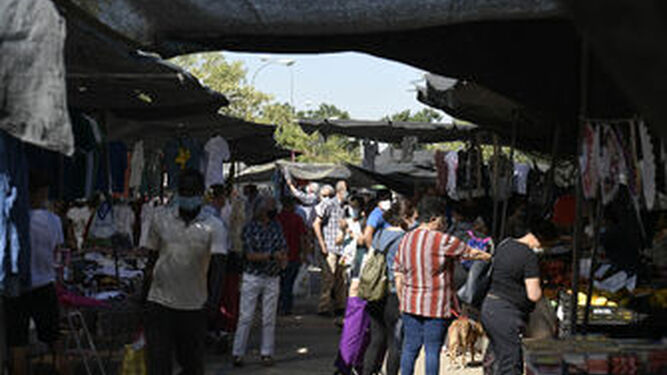 Fotos: as&iacute; ha sido el regreso del mercadillo en el Zaid&iacute;n de Granada