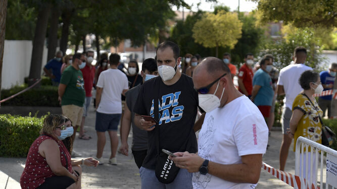 La tasa de contagio de coronavirus en Granada se dispara por los brotes