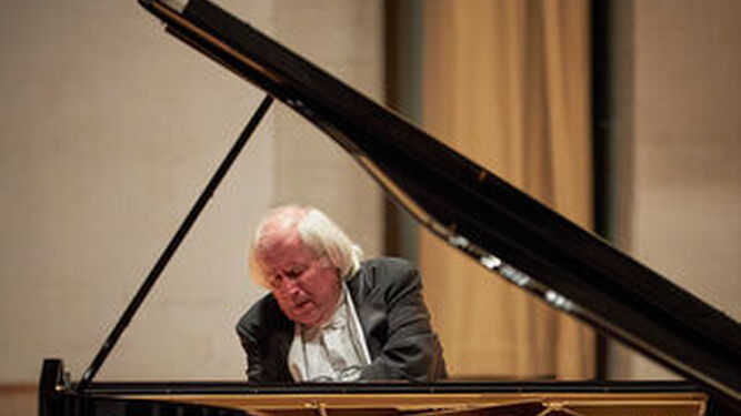 El piano sincero de Sokolov conmueve en el Festival de Música y Danza  Granada