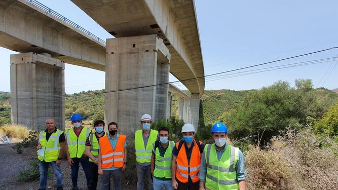 Visita al viaducto de la autopista Ausol como parte del proyecto que lidera Catec.