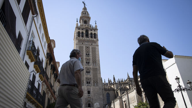 La restauración de la fachada norte de la Giralda queda aplazada tras la pérdida de ingresos de la Catedral.