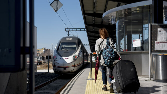 La conexión de tren Avant entre Granada y Sevilla sufre dos retrasos esta mañana