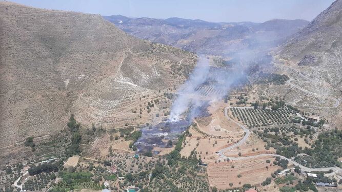 Vista aérea del incendio declarado en Güéjar Sierra