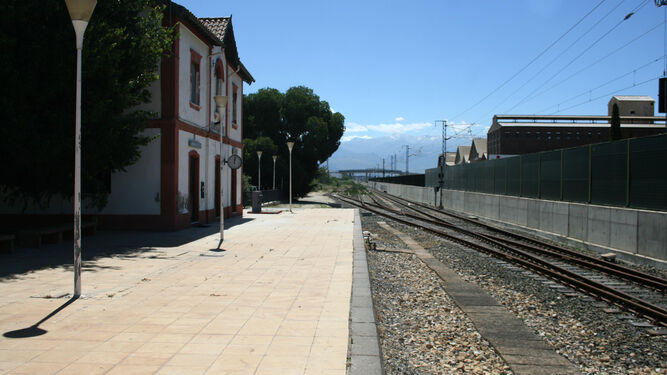 As&iacute; est&aacute; la l&iacute;nea de tren convencional Granada-Bobadilla y algunas estaciones