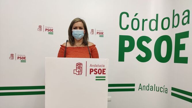 María Jesús Serrano en la rueda de prensa en la sede del PSOE de Córdoba.