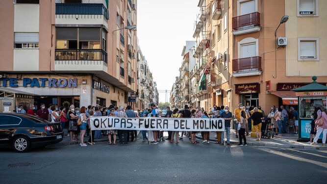 Protestas en Huelva por las ocupaciones ilegales.