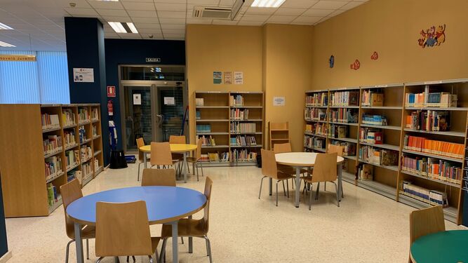 El Ayuntamiento de Maracena ofrece entre otros espacios la biblioteca.