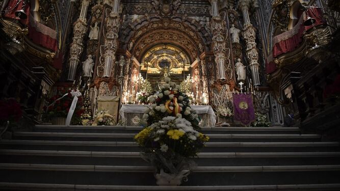 Granada no se resiste a dejar sin flores a su patrona pese a la pandemia