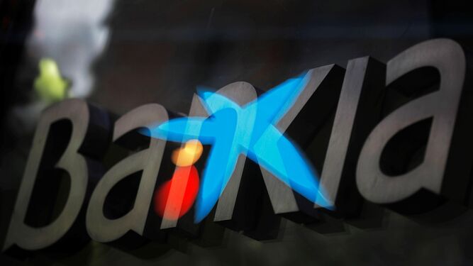 Logotipos yuxtapuestos de Bankia y Caixabank