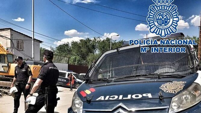 Imagen de archivo de un coche de la Policía Nacional de Granada.