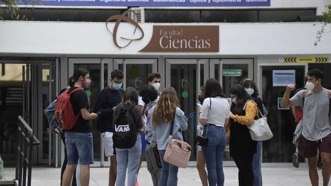 Imagen de la vuelta a las clases en la Universidad de Granada a principio de curso.