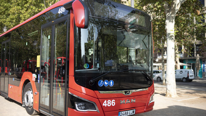 Fotos de los nuevos autobuses h&iacute;bridos de Granada