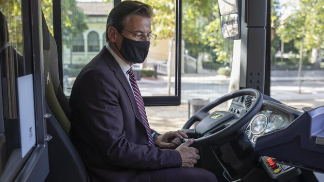 Fotos de los nuevos autobuses h&iacute;bridos de Granada