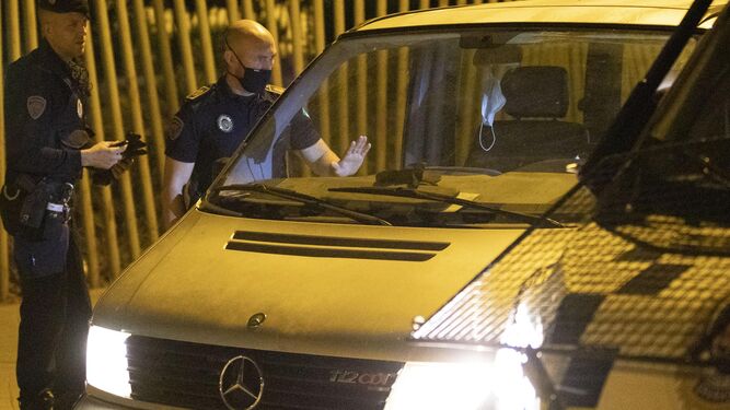 La fiebre del sábado noche en Granada se salda con 90 denuncias de la Policía