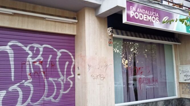 Pintadas amenazantes en la sede de Podemos en Granada