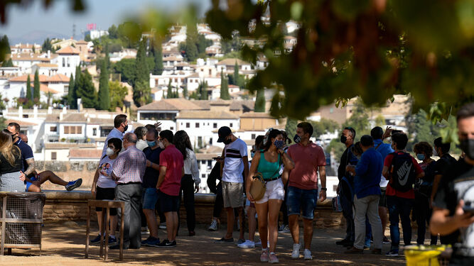 Granada estuvo repleta de visitantes este pasado fin de semana