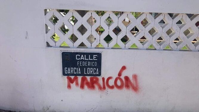 La pintada homófoba en una calle Federico García Lorca