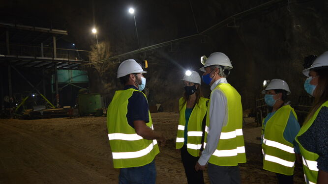La visita de la delegada de Industria al proyecto de diversificación de la mina de Órgiva.