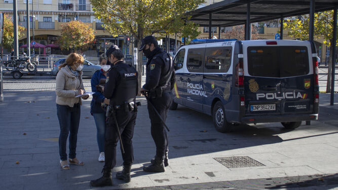 Fotos: as&iacute; est&aacute;n siendo los controles de Polic&iacute;a y Guardia Civil en Granada por el confinamiento