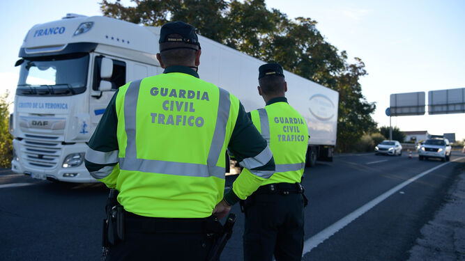 Fotos: as&iacute; est&aacute;n siendo los controles de Polic&iacute;a y Guardia Civil en Granada por el confinamiento