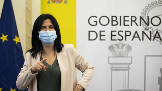 La subdelegada del Gobierno en Granada, Inmaculada López Calahorro, distendida antes de la presentación del proyecto de PGE.