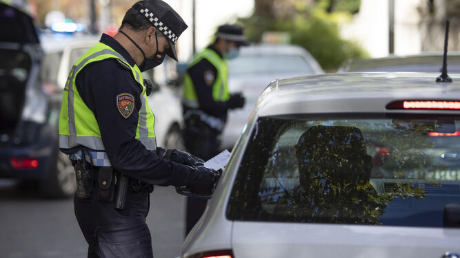 Un control policial durante esta semana en Granada