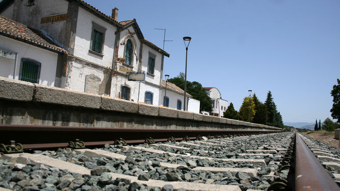 Antigua estación de Íllora-Láchar-Obéilar en la línea en desuso Granada-Bobadilla