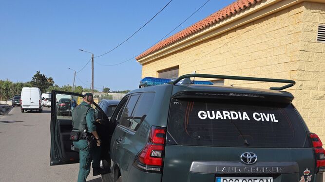 La Guardia Civil de Granada le para por no llevar mascarilla y acaba en la cárcel.