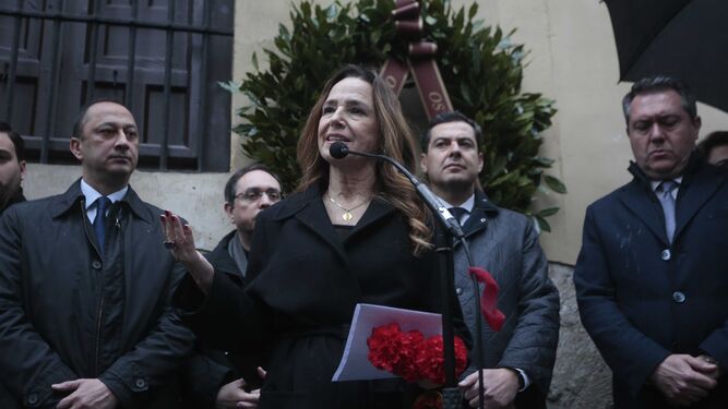 Teresa Jiménez Becerril, en la conmemoración del asesinato a manos de ETA de su  hermano y su cuñada.