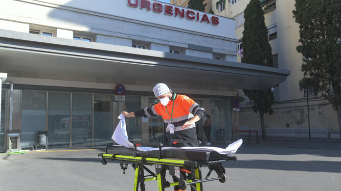 La tasa de incidencia del Covid en Granada baja de los mil aunque repuntan los fallecidos y los hospitalizados