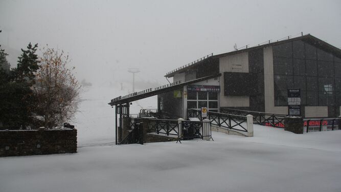 La estación de Sierra Nevada registra estos días la mayor nevada de este otoño
