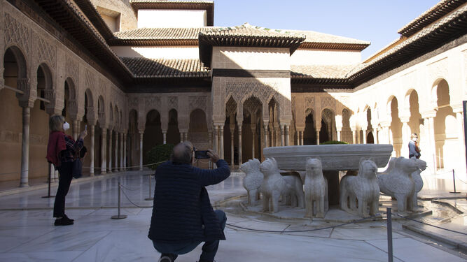 Visitantes en la Alhambra el último día que estuvo abierta este mes
