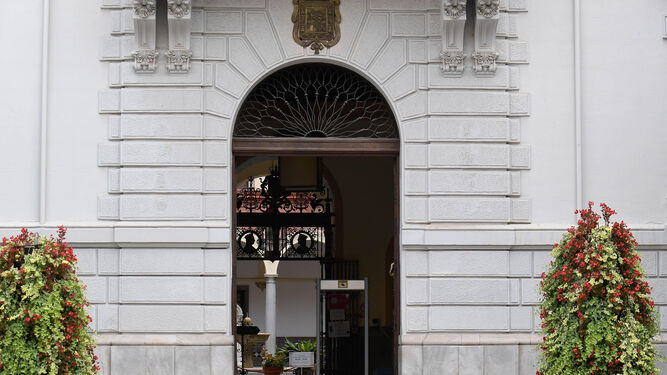El Ayuntamiento de Granada consigue créditos por 11,5 millones para pagar a proveedores
