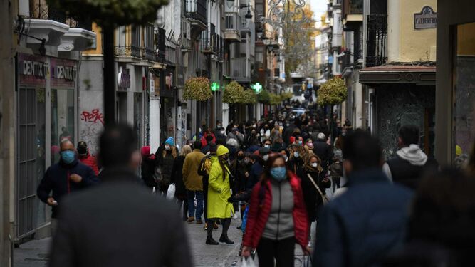 Granada llena las calles y los comercios el primer d&iacute;a del puente de diciembre