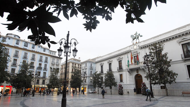 Imagen de archivo de la Plaza del Carmen y el Ayuntamiento de Granada