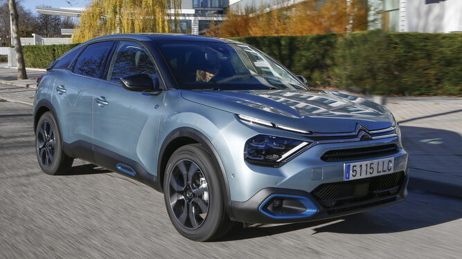 Conducimos el compacto ë-C4, el primer eléctrico de Citroën “made in Spain”