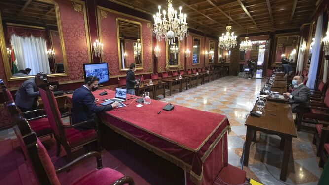 Preparativos para el último Pleno del Ayuntamiento de Granada en 2020