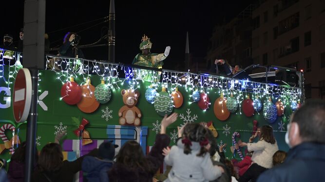 En directo: los Reyes Magos recorren Granada barrio a barrio