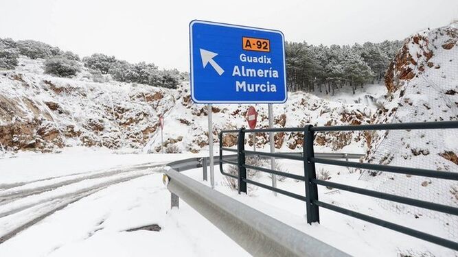 va a decidir Fuera de borda brillante Borrasca Filomena: una quincena de incidencias por la nieve en carreteras  de Granada