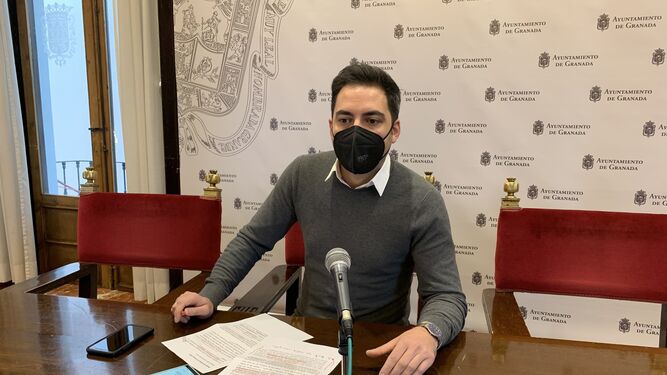 El PSOE acusa al Ayuntamiento de Granada de "desmantelar" el teléfono de información municipal en plena pandemia